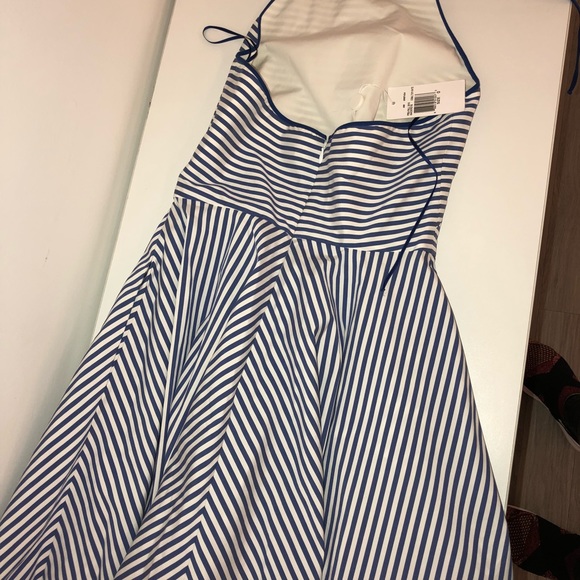 Dress - Picture 3 of 4